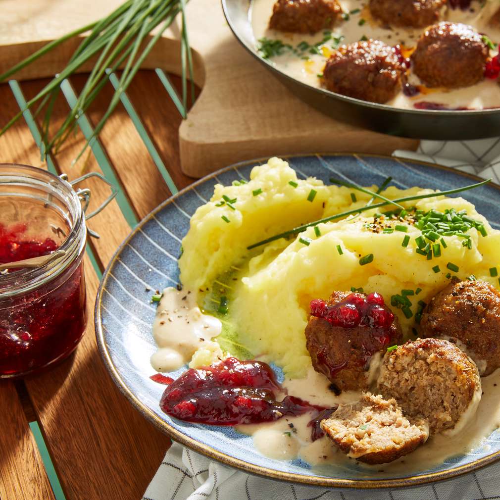 Köttbullar mit Schnittlauch-Kartoffelpüree (Schweden) - Rezept | Kaufland