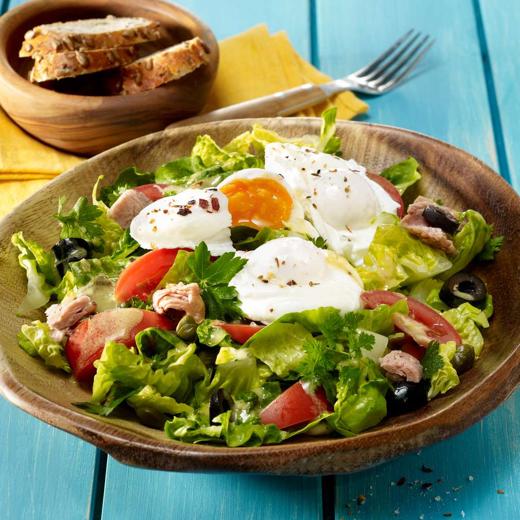 Bunter Salat mit pochiertem Ei - Rezept | Kaufland