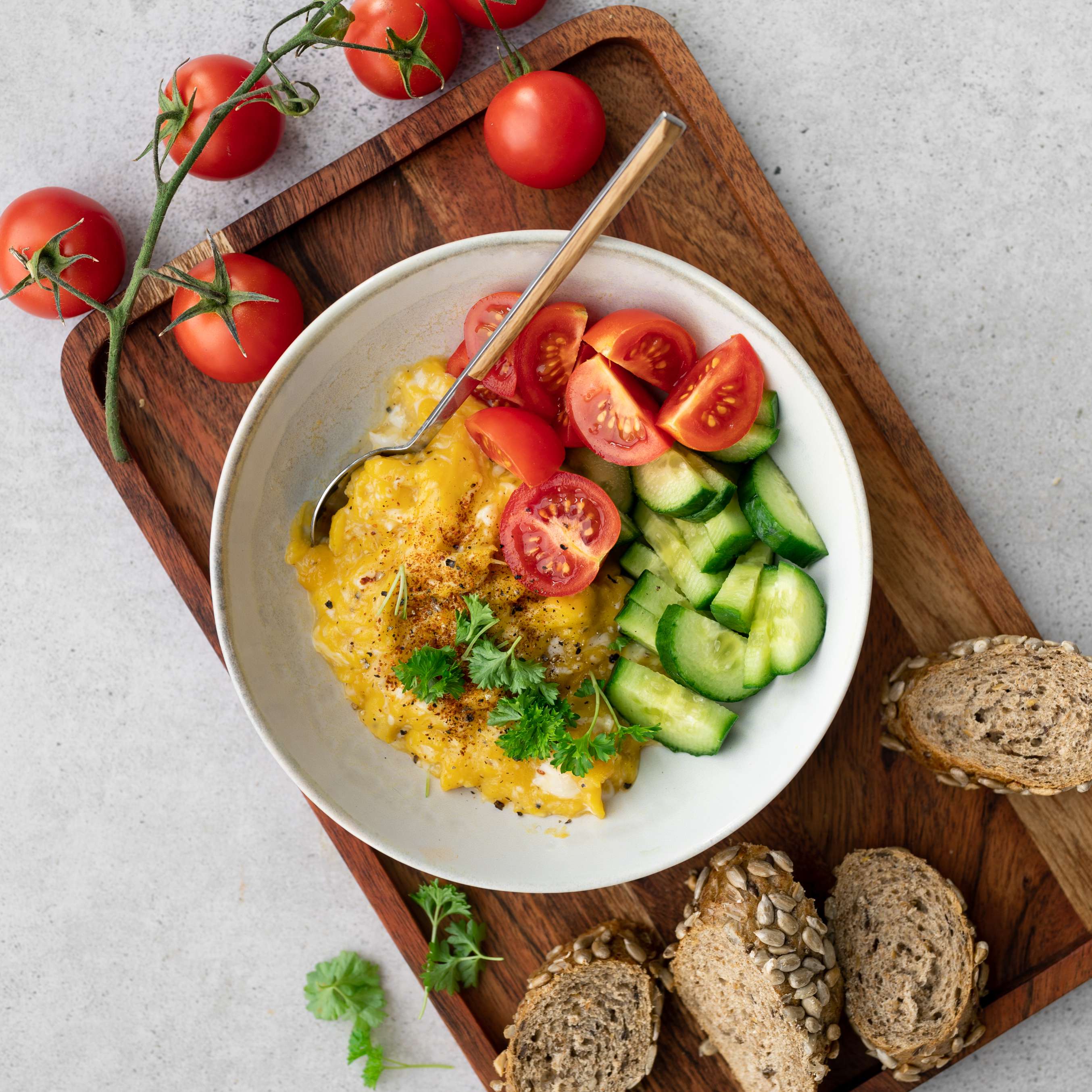 Míchaná vejce se zeleninou a pečivem Recept Kaufland