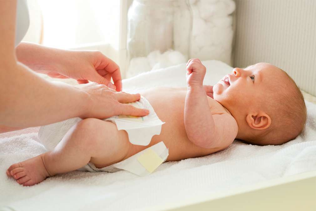 Изображение на бебе на дъска за повиване