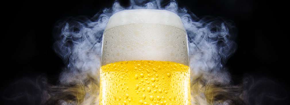 Изображение на запотена чаша с бира