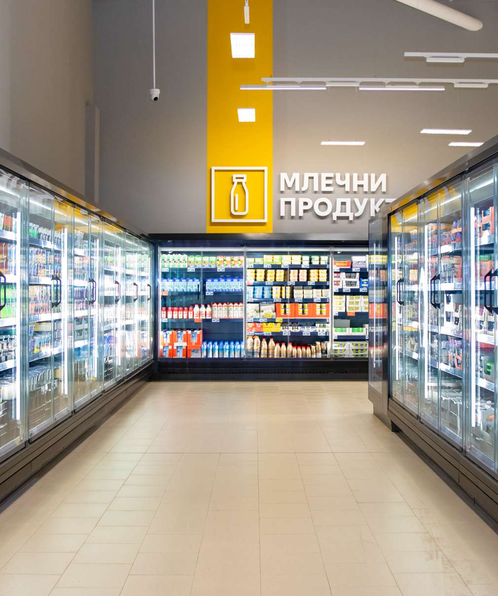 Изображение на хладилни витрини в хипермаркет Kaufland