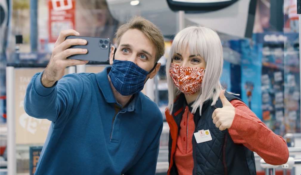 Поли Генова стана част от екипа на Kaufland за един ден Поли Генова стана част от екипа на Kaufland за един ден