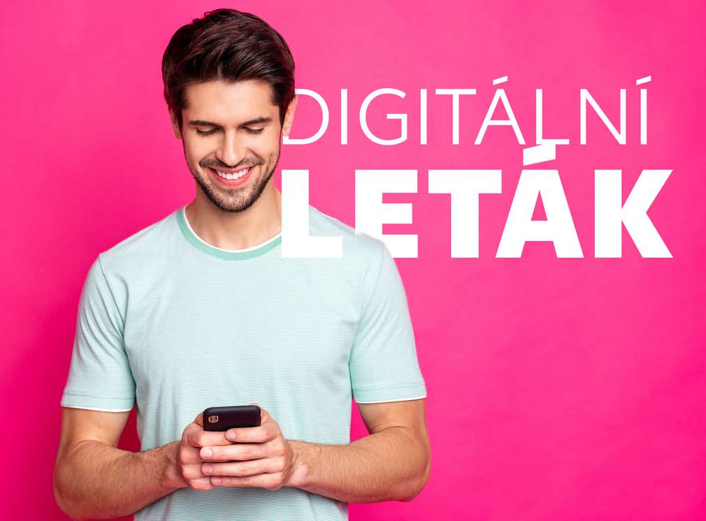 Odebírejte newsletter a už vám neunikne žádná akční nabídka Muž se dívá do svého chytrého telefonu