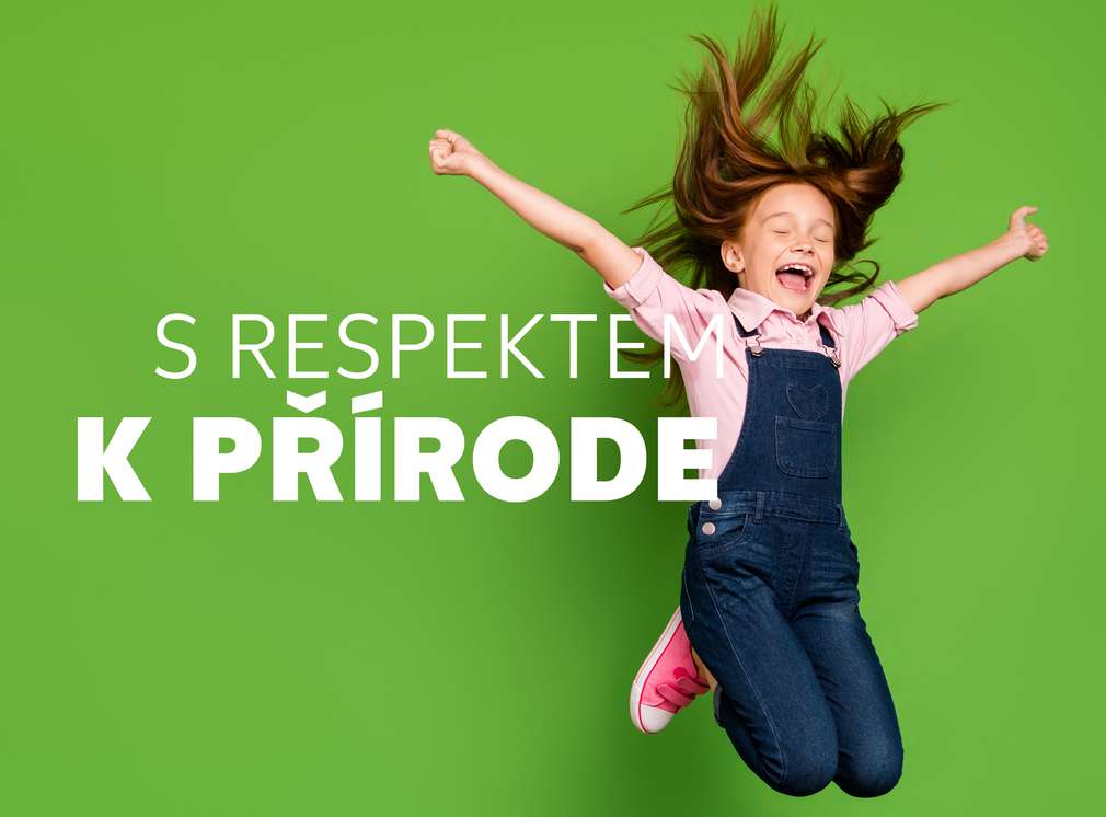 Chraňte životní prostředí a dostávejte leták do mailu. Dívka skáče do vzduchu