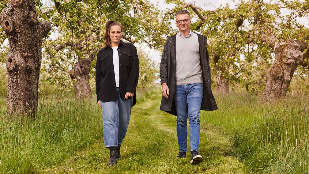 Anna Schunck und Jürgen Schartschinsky auf dem Bio-Obsthof Münch im Alten Land 