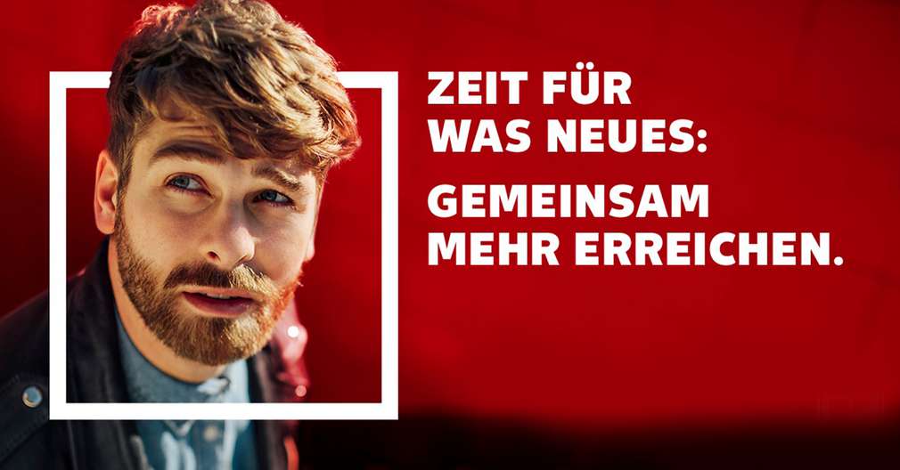 Mann schaut nach oben, sein Gesicht ist durch einen Rahmen hervorgehoben; Schriftzug: Zeit für was Neues: Gemeinsam mehr erreichen. Mann schaut nach oben, sein Gesicht ist durch einen Rahmen hervorgehoben; Schriftzug: Zeit für was Neues: Gemeinsam mehr erreichen.