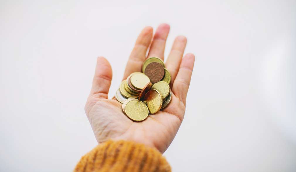 Hand mit Cent-Münzen Hand mit Cent-Münzen