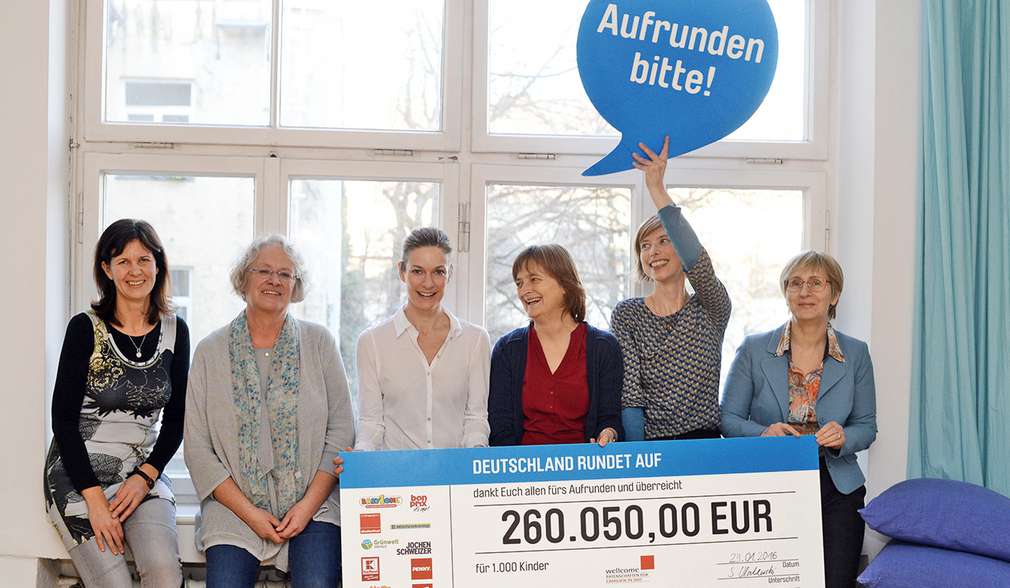 Scheckübergabe an wellcome - Partnerschaften für Familien in Not Scheckübergabe an wellcome - Partnerschaften für Familien in Not