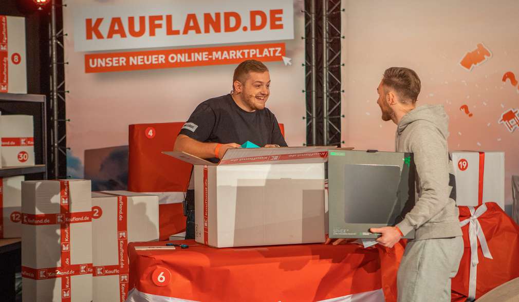 Trymacs und Chefstrobel beim Give-away-Event Trymacs und Chefstrobel beim Give-away-Event
