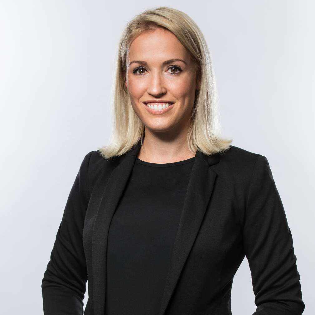 Mitarbeiter-Portraitaufnahme Claudia Schöbinger Mitarbeiter-Portraitaufnahme Claudia Schöbinger