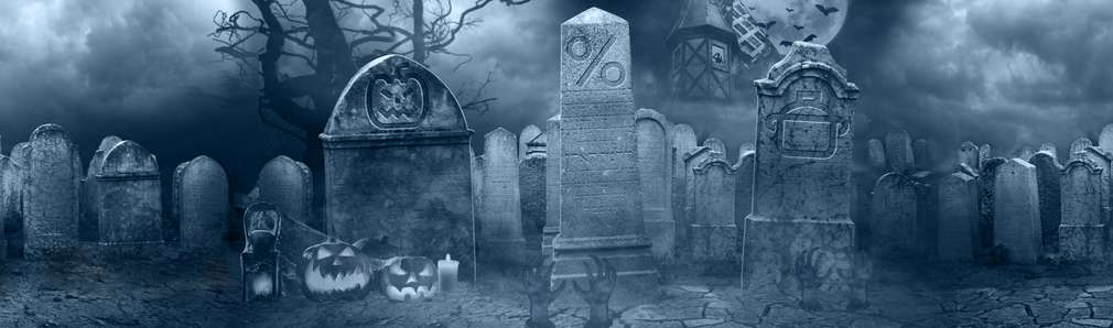 Dunkler Friedhof mit Grabsteinen
