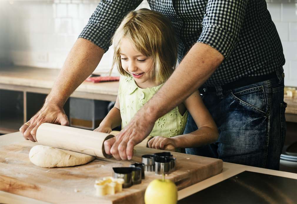 Mit Kindern kochen: Mehr als nur Plätzchenbacken
