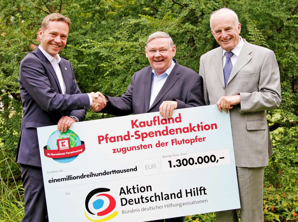 Scheckübergabe Kaufland Pfand-Spendenaktion an Aktion Deutschland Hilft Scheckübergabe Kaufland Pfand-Spendenaktion an Aktion Deutschland Hilft