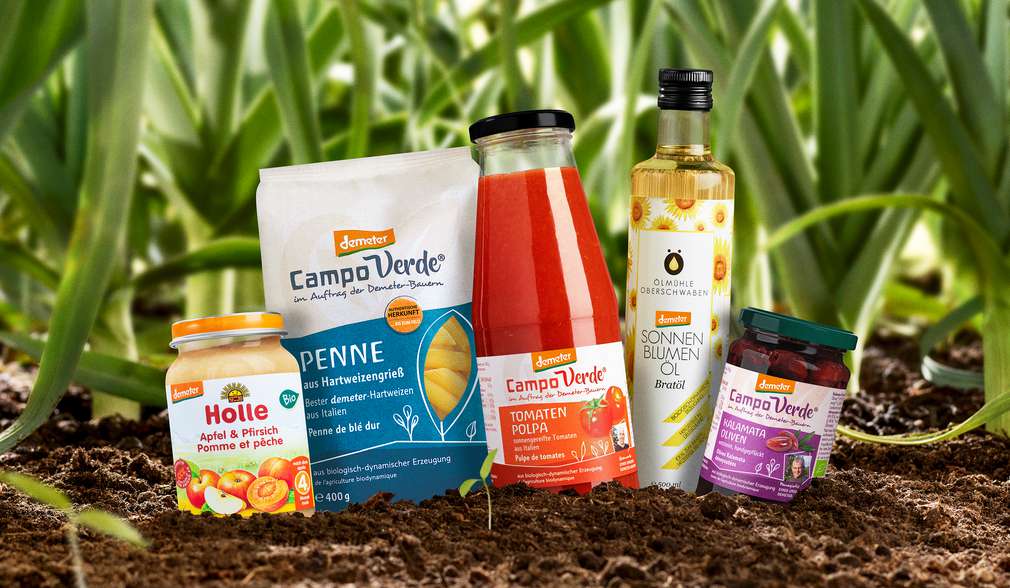 Versch. Demeter-Produkte auf einem Feld Versch. Demeter-Produkte auf einem Feld