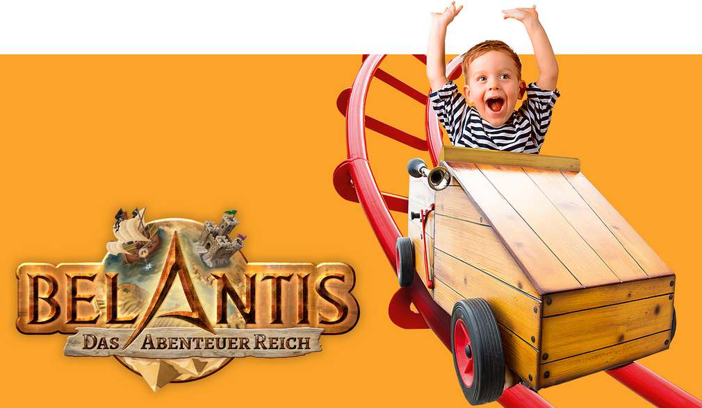 BELANTIS-Logo neben einem Kind, dass lachend Achterbahn fährt BELANTIS-Logo neben einem Kind, dass lachend Achterbahn fährt