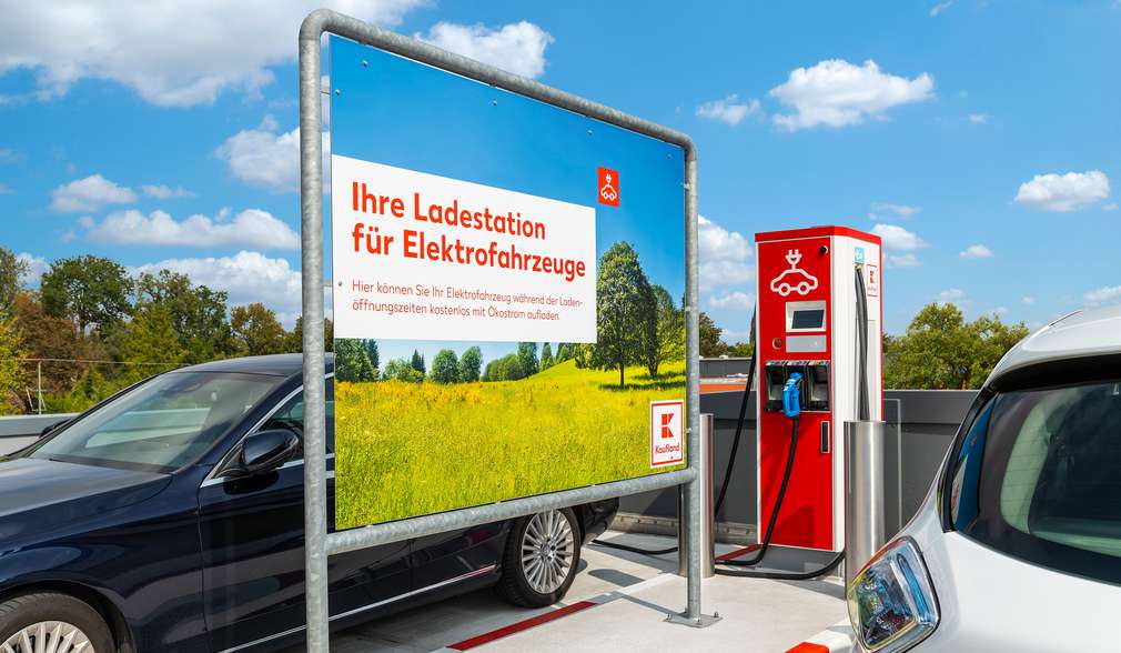 Abbildung E-Ladestation in einem Parkhaus der Filiale Abbildung E-Ladestation in einem Parkhaus der Filiale
