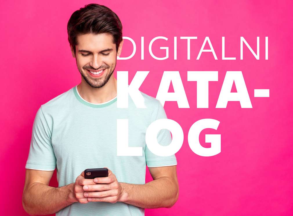 Als Newsletter-Abonnent haben Sie unser Prospekt als erster in Ihrem Postfach. Ein Mann schaut auf sein Smartphone