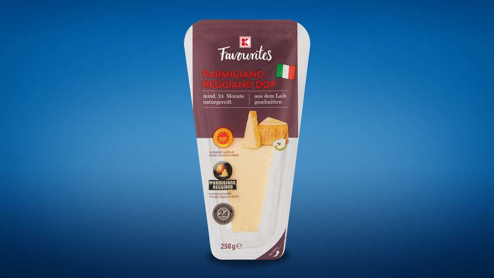 Uživaj u trenutku uz komadić Parmigiano Reggiano DOP iz K-Favourites asortimana. K-Favourites Parmigiano Reggiano DOP