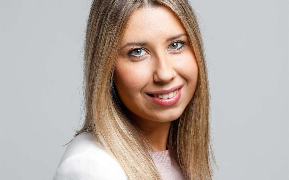 Mitarbeiter-Portraitaufnahme Selina Beck Mitarbeiter-Portraitaufnahme Selina Beck