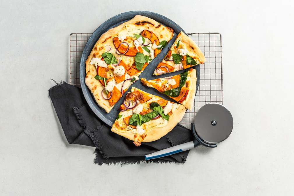 Fotografija recepta Pizza bianca s bućom, špinatom i mozzarellom Fotografija recepta Pizza bianca s bućom, špinatom i mozzarellom