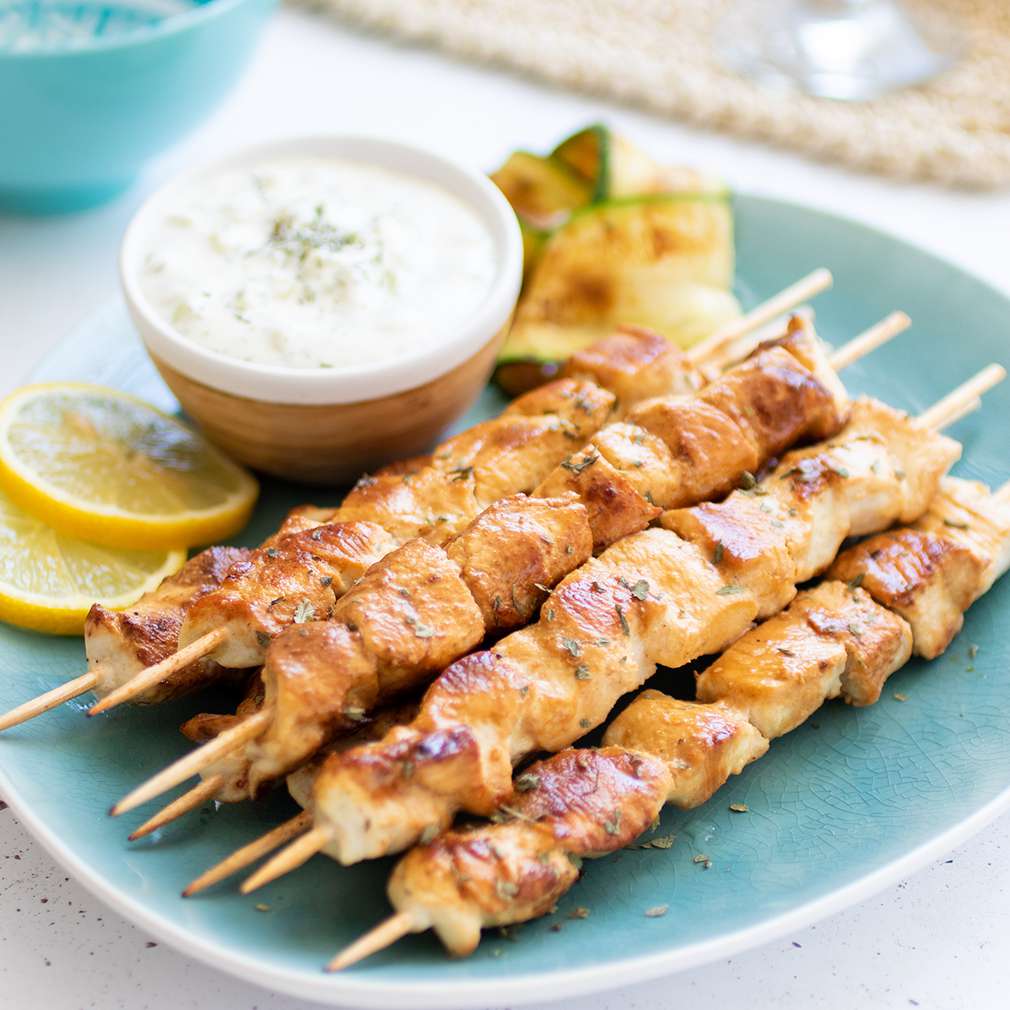 Fotografija recepta Souvlaki od piletine s tzatziki umakom Fotografija recepta Souvlaki od piletine s tzatziki umakom