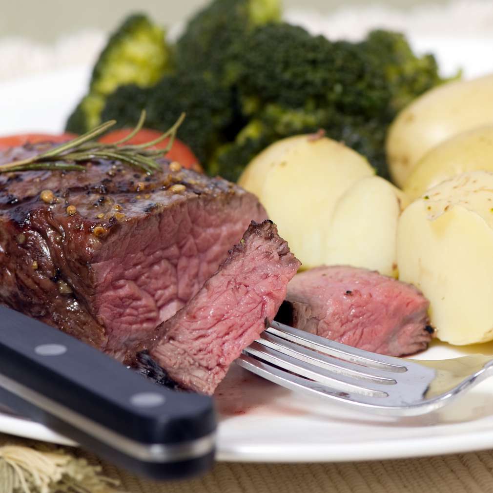 Mușchi de vițel cu broccoli și rozmarin Mușchi de vițel cu broccoli și rozmarin