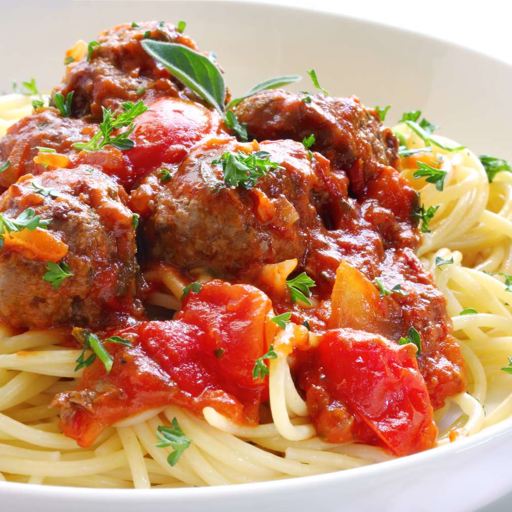 Chifteluţe bologneze cu spaghete Chifteluţe bologneze cu spaghete
