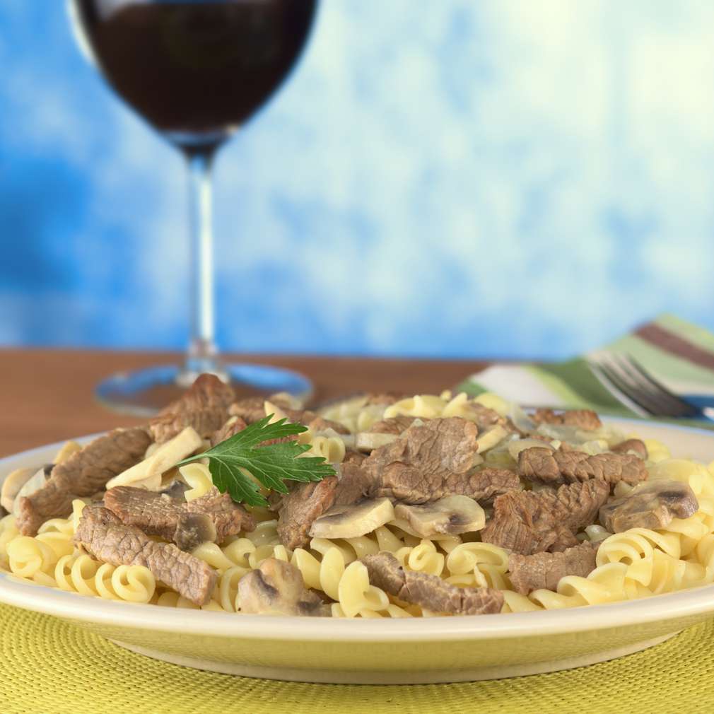 Fusilli cu carne de vită și ciuperci Fusilli cu carne de vită și ciuperci