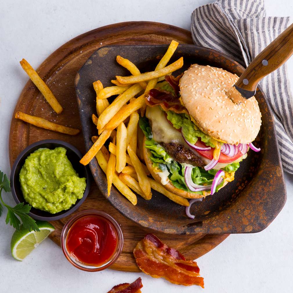 Abbildung des Rezepts Guacamole-Bacon-Burger Abbildung des Rezepts Guacamole-Bacon-Burger