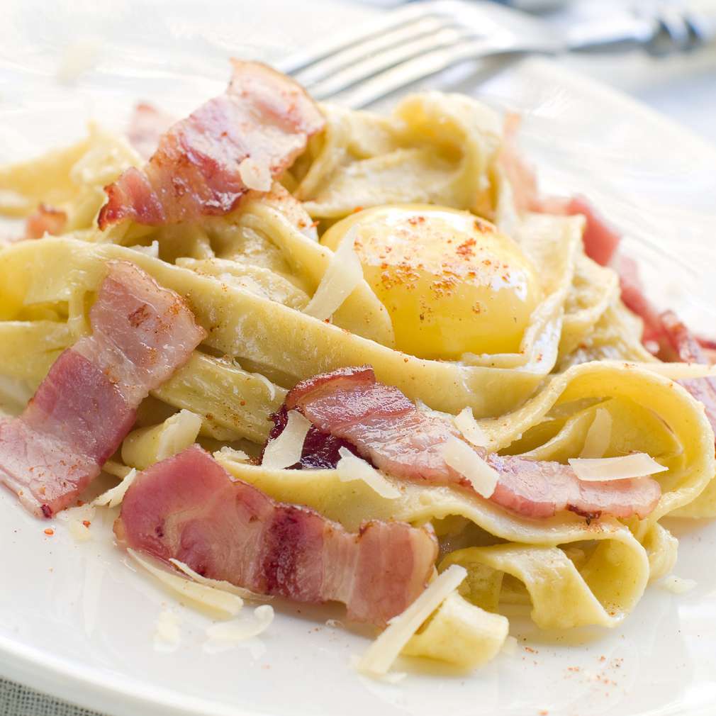 Tagliatelle cu bacon și ou Tagliatelle cu bacon și ou