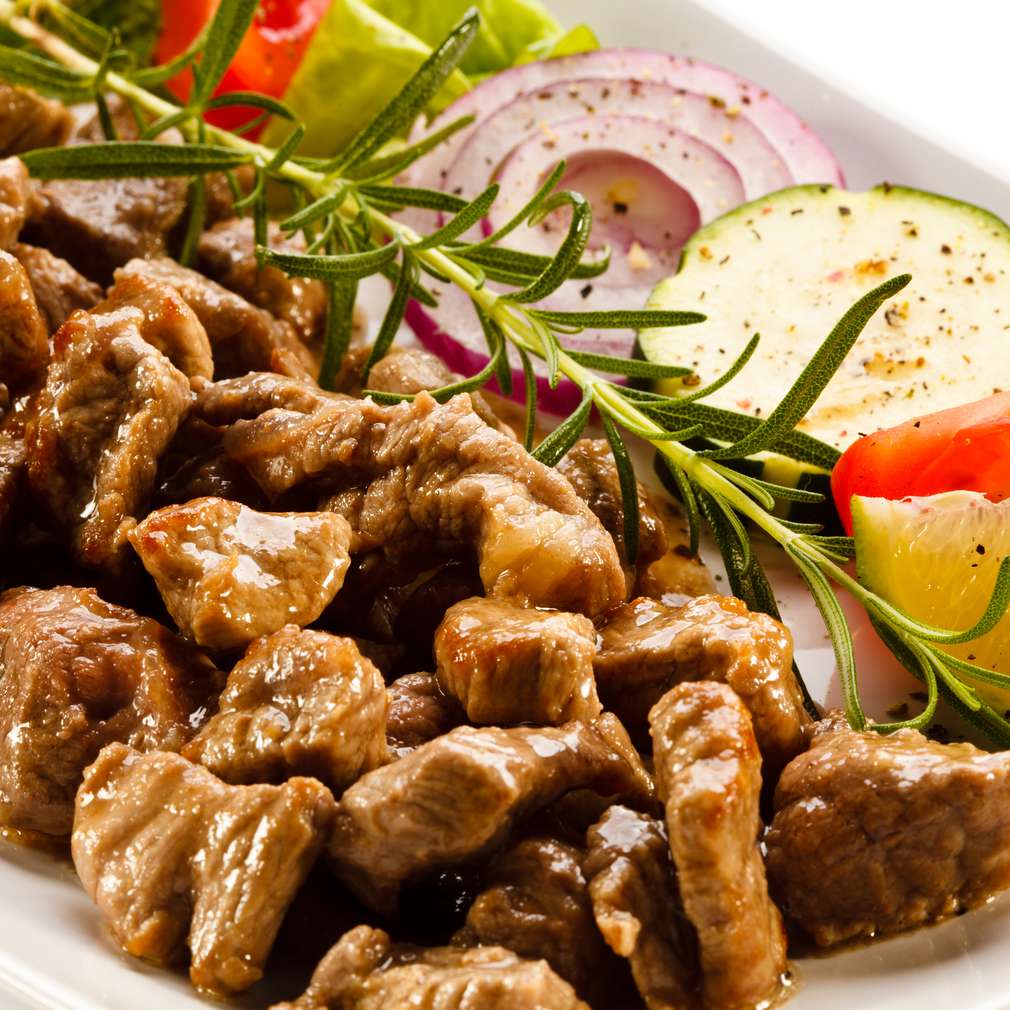 Beef stroganoff cu legume proaspete Beef stroganoff cu legume proaspete