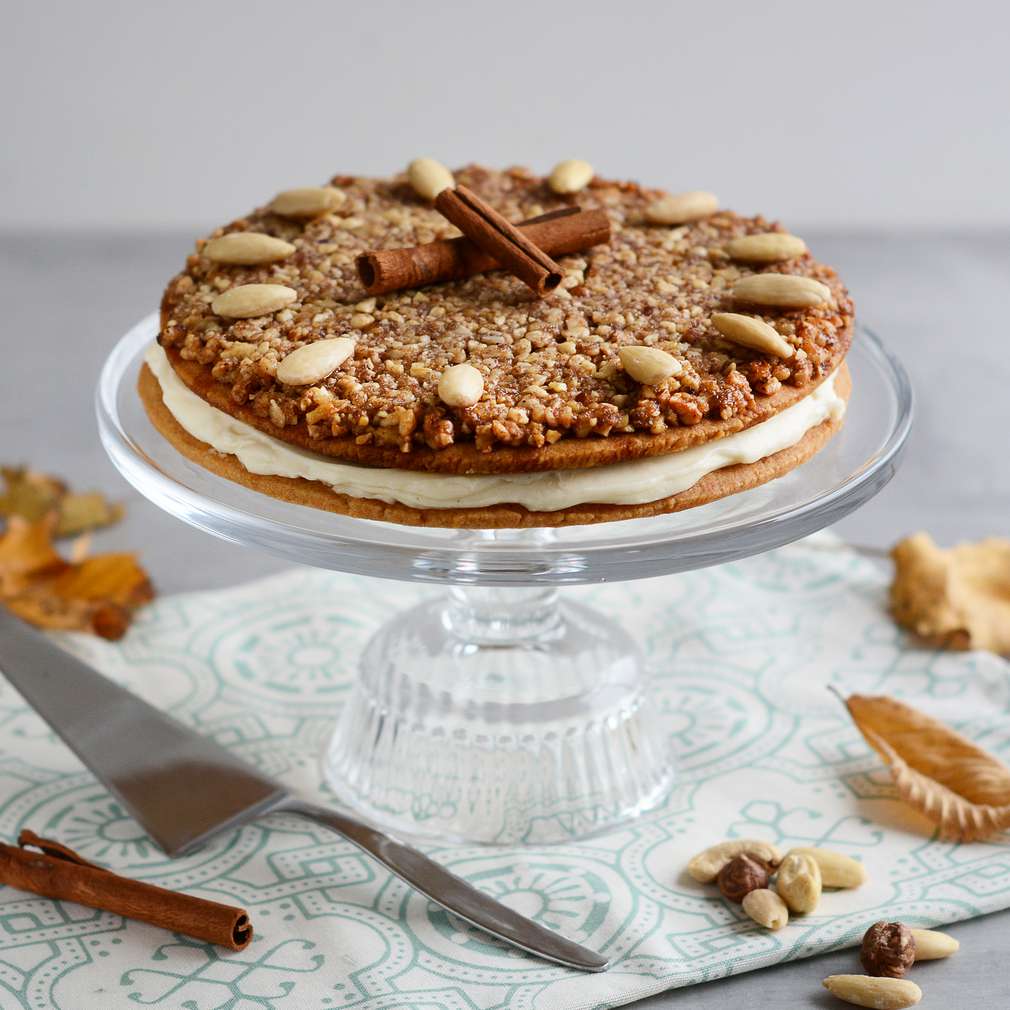 Zobrazenie receptu Medovo-orechový koláč s mascarpone krémom Zobrazenie receptu Medovo-orechový koláč s mascarpone krémom