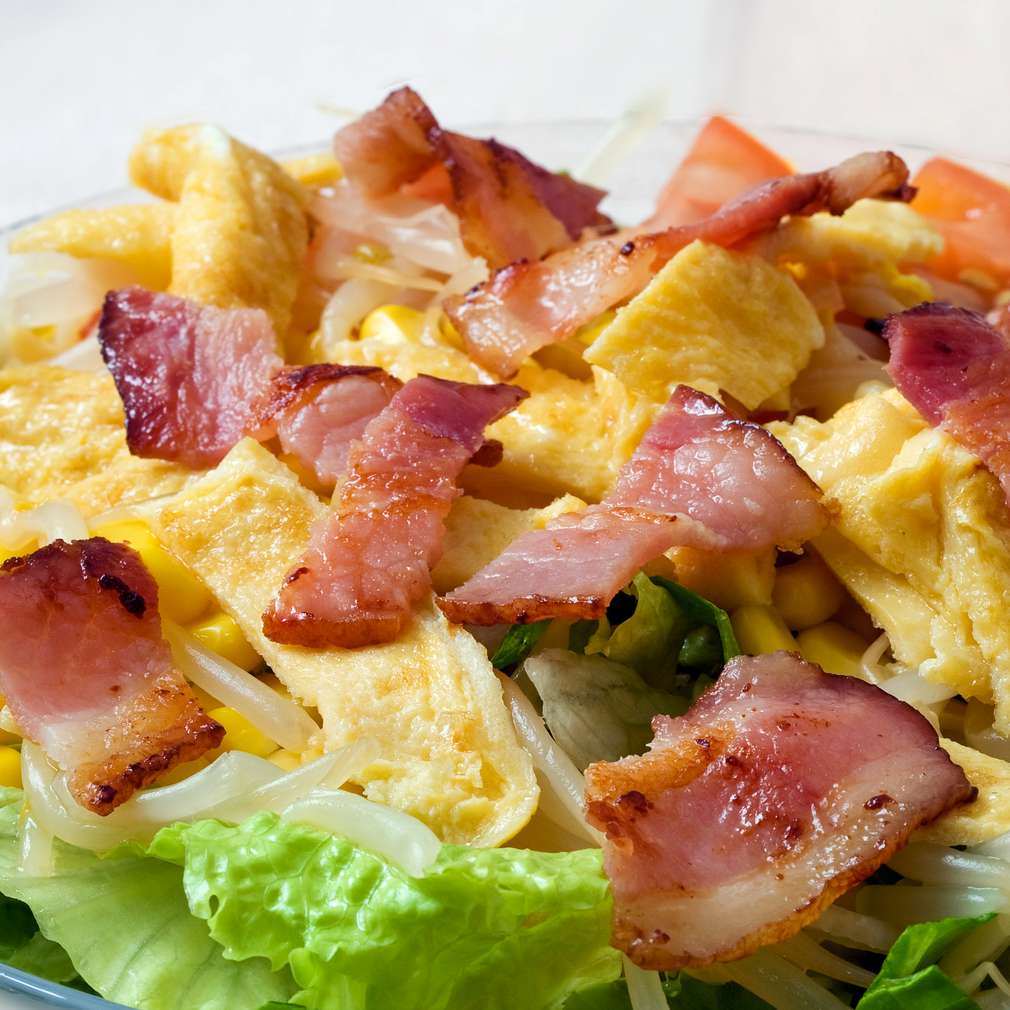 Salată de bacon și omletă Salată de bacon și omletă