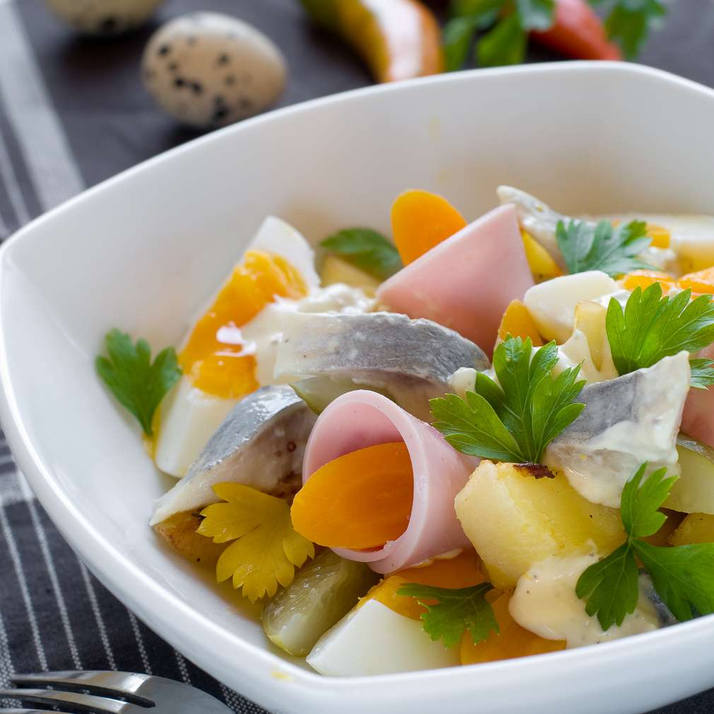 Imaginea rețetei Salată cu șuncă Imaginea rețetei Salată cu șuncă