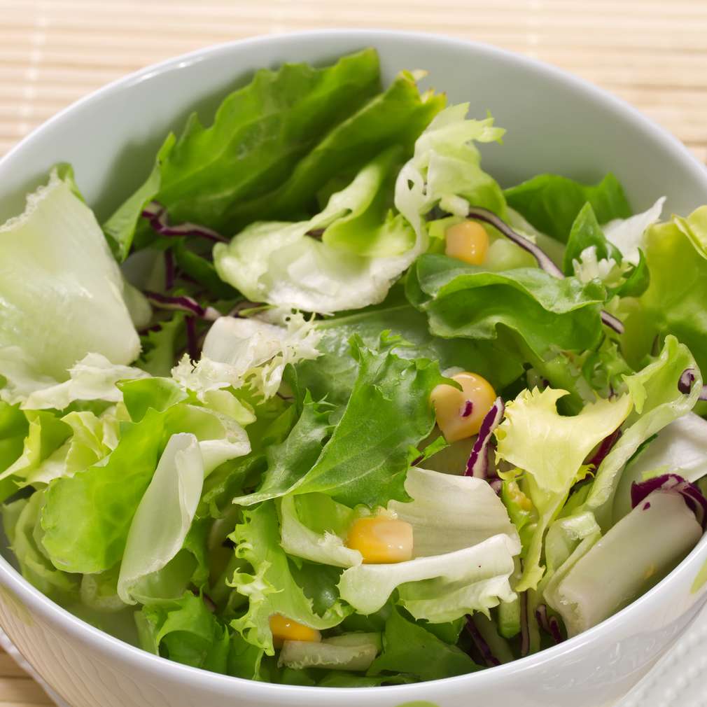 Salată verde cu porumb și lămâie Salată verde cu porumb și lămâie