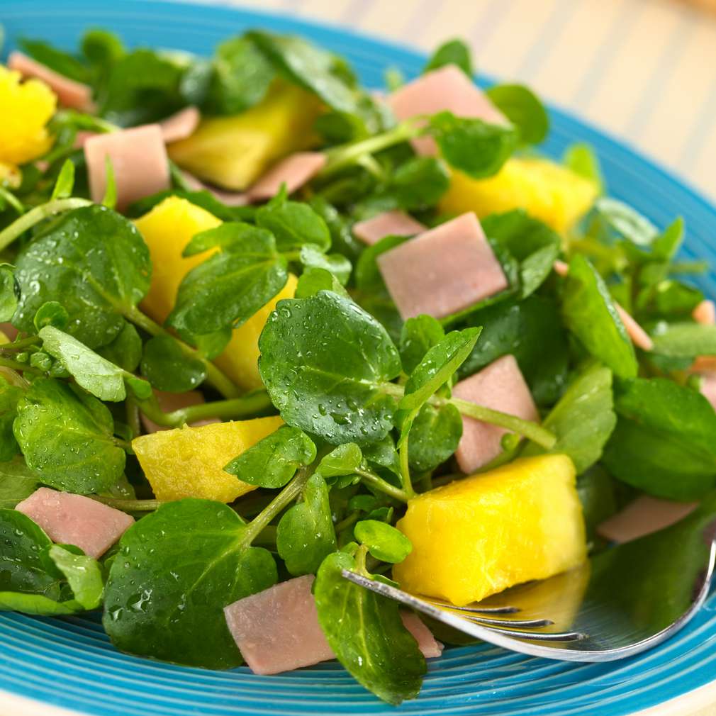 Salată de untișor cu ananas Salată de untișor cu ananas