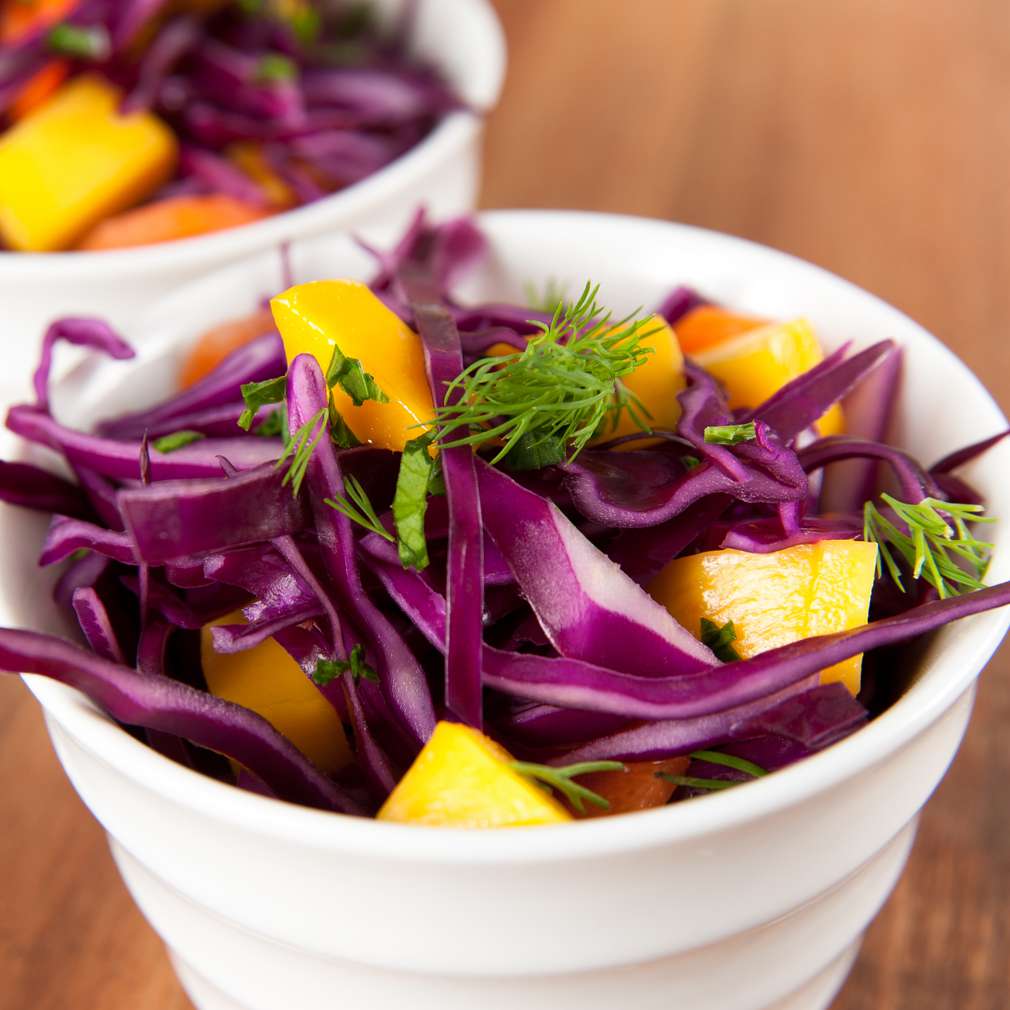 Salată de varză roșie cu mango Salată de varză roșie cu mango