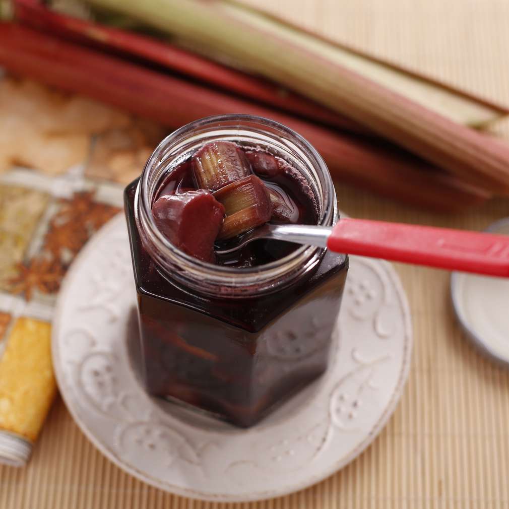 Imaginea rețetei Compot aromat de rubarbă Imaginea rețetei Compot aromat de rubarbă