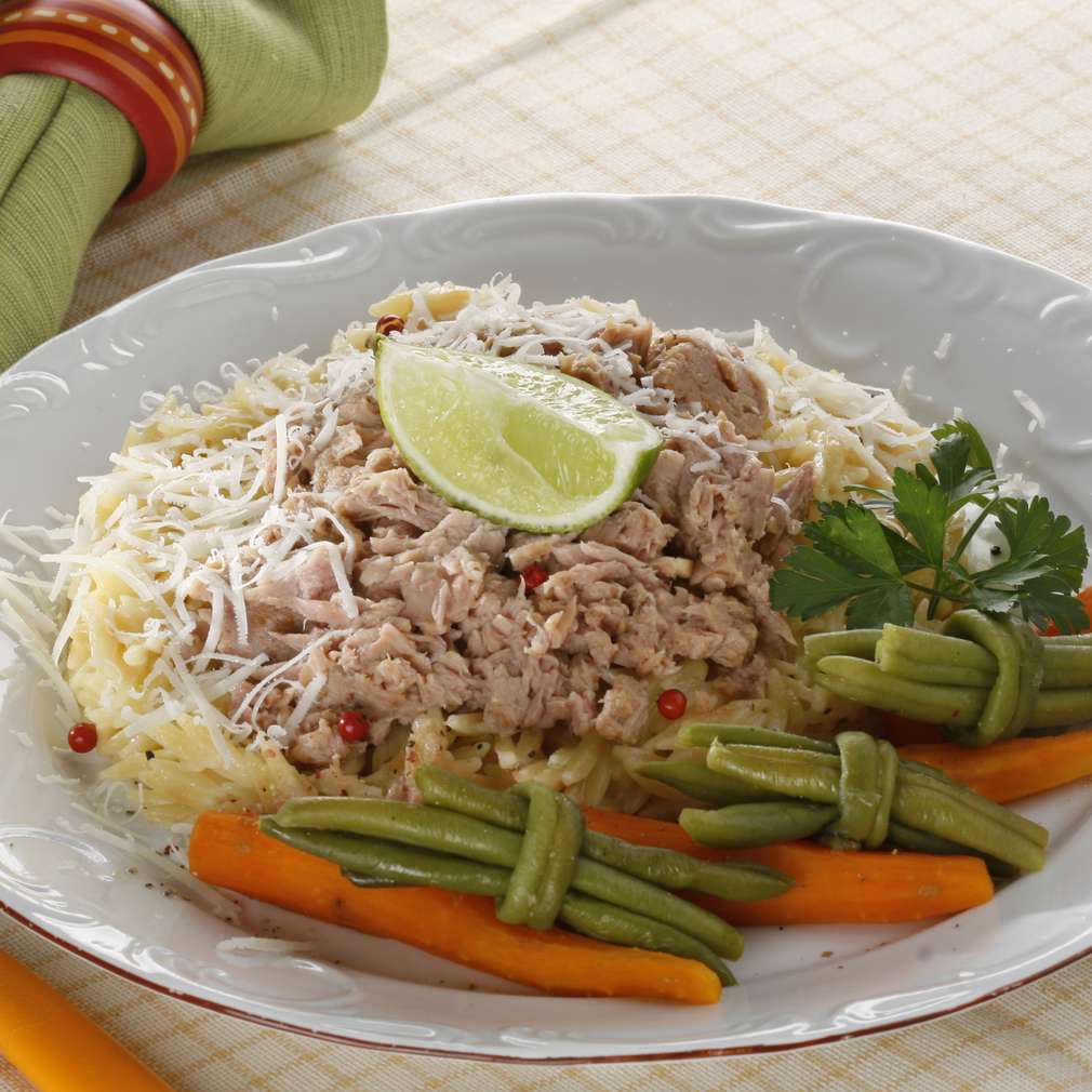 Salată de paste cu ton Salată de paste cu ton