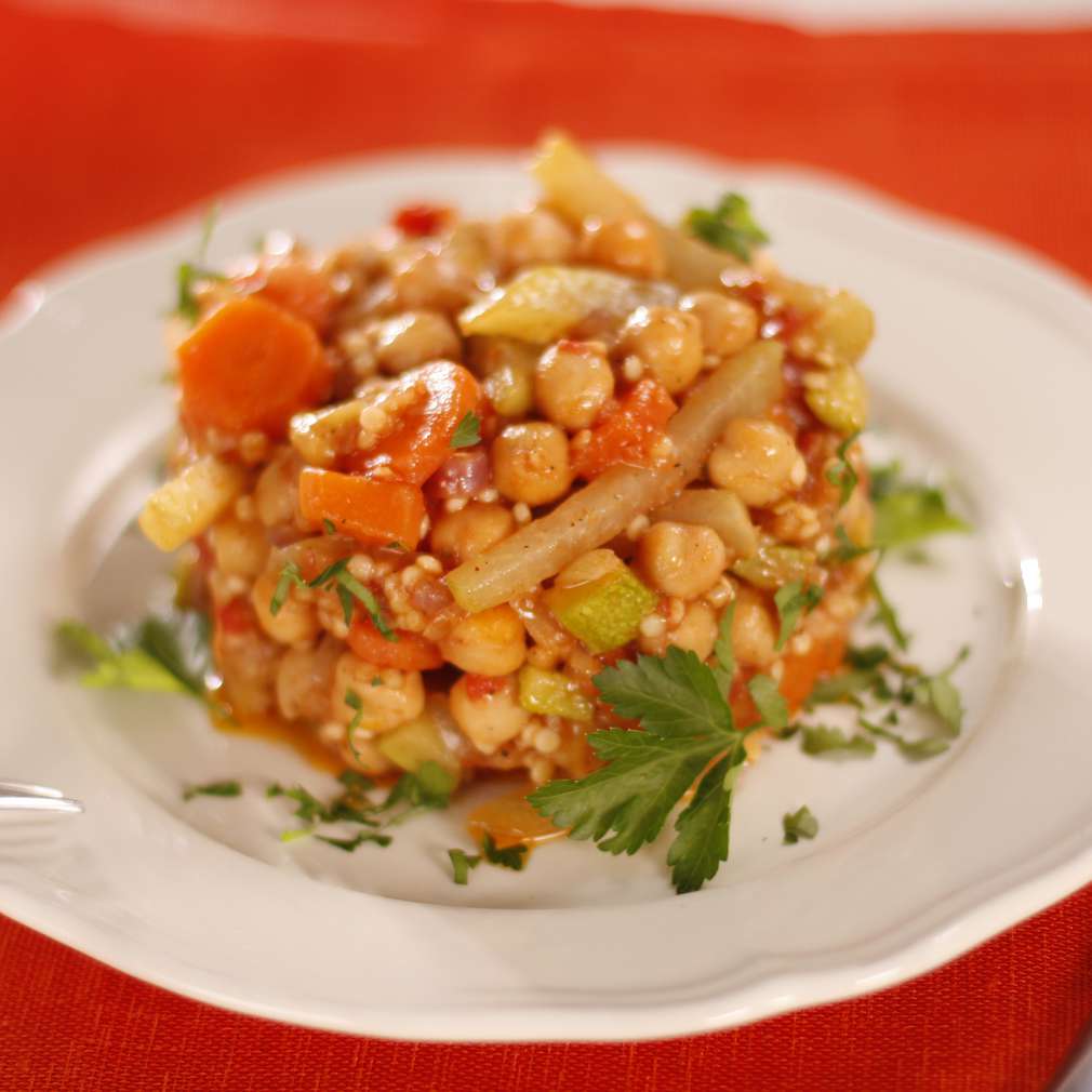 Cușcuș cu năut și legume Cușcuș cu năut și legume