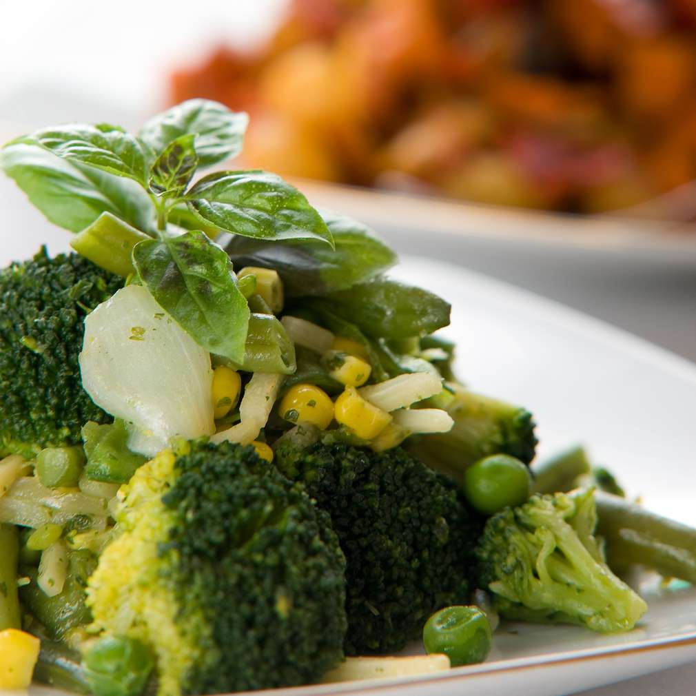 Salată de broccoli, fasole verde și mazăre Salată de broccoli, fasole verde și mazăre