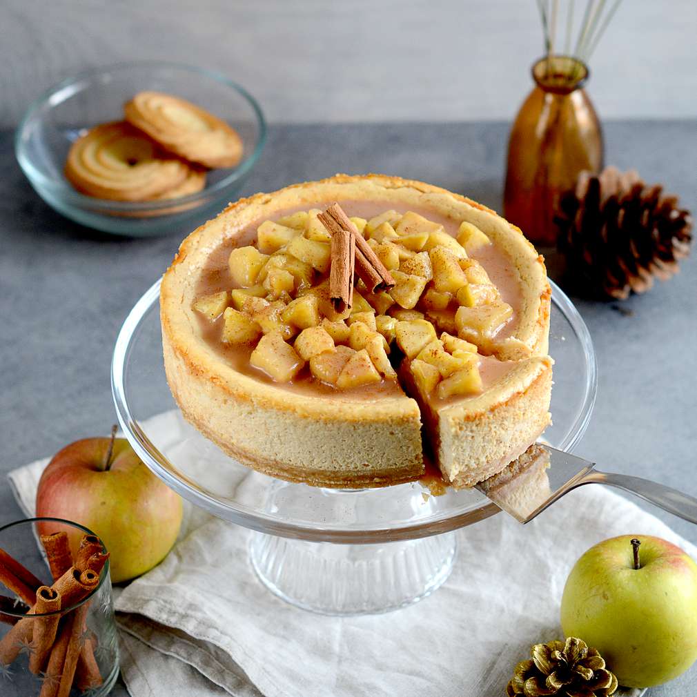 Zobrazenie receptu Škoricový cheesecake s jabĺčkami so slaným karamelom Zobrazenie receptu Škoricový cheesecake s jabĺčkami so slaným karamelom