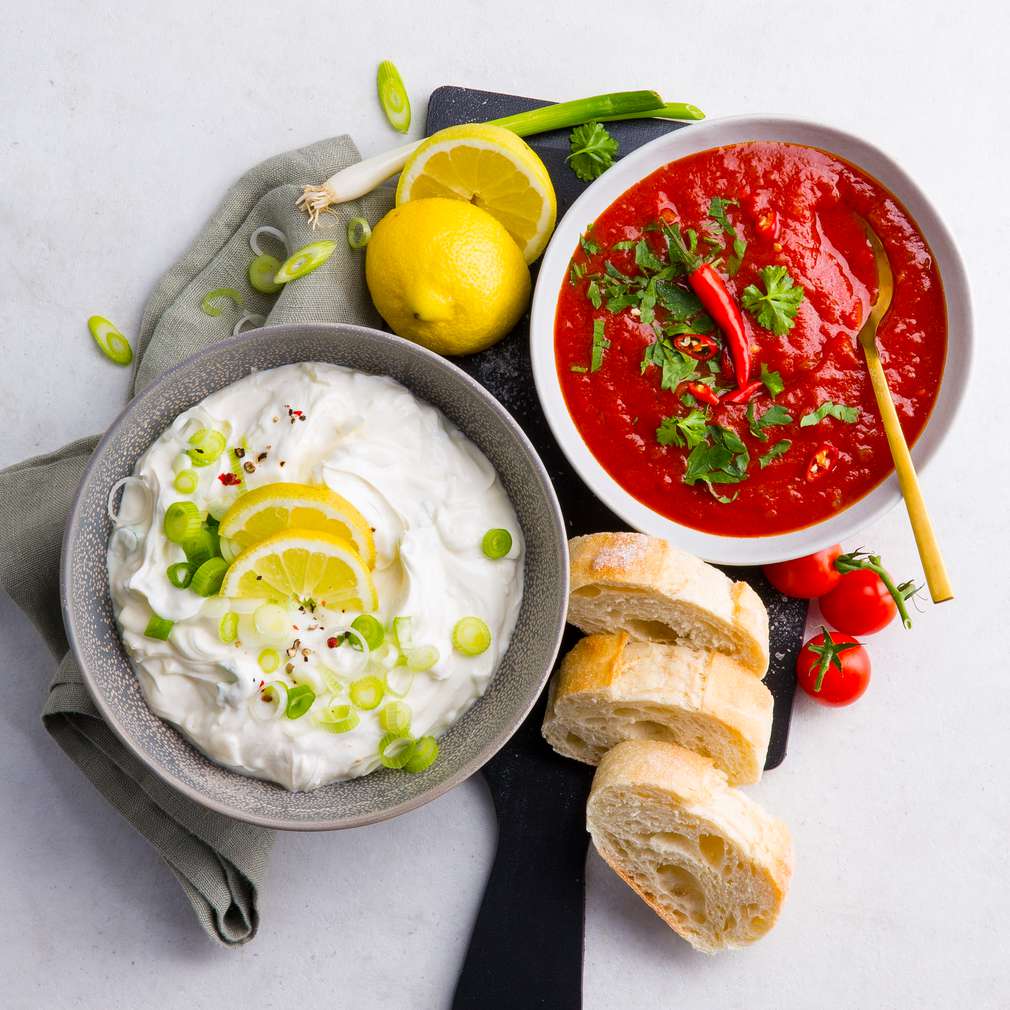 Abbildung des Rezepts Salsa- und Sour-Cream-Dip-Duo Abbildung des Rezepts Salsa- und Sour-Cream-Dip-Duo