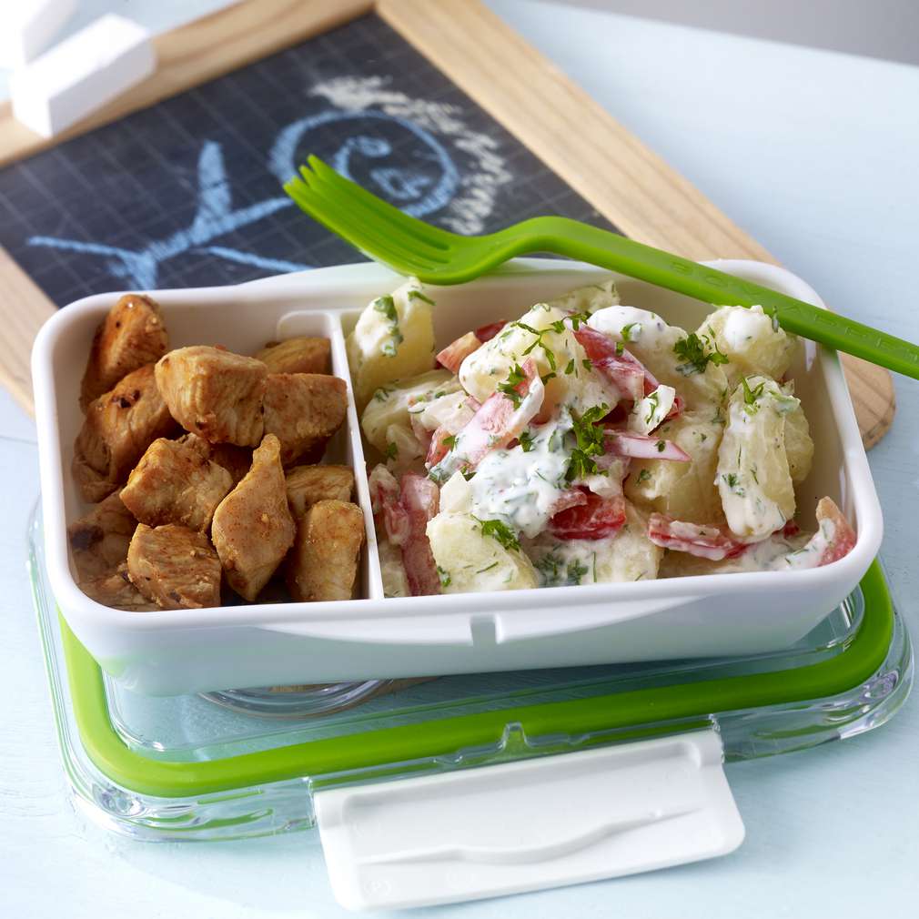 Salată de cartofi cu piept de curcan Salată de cartofi cu piept de curcan