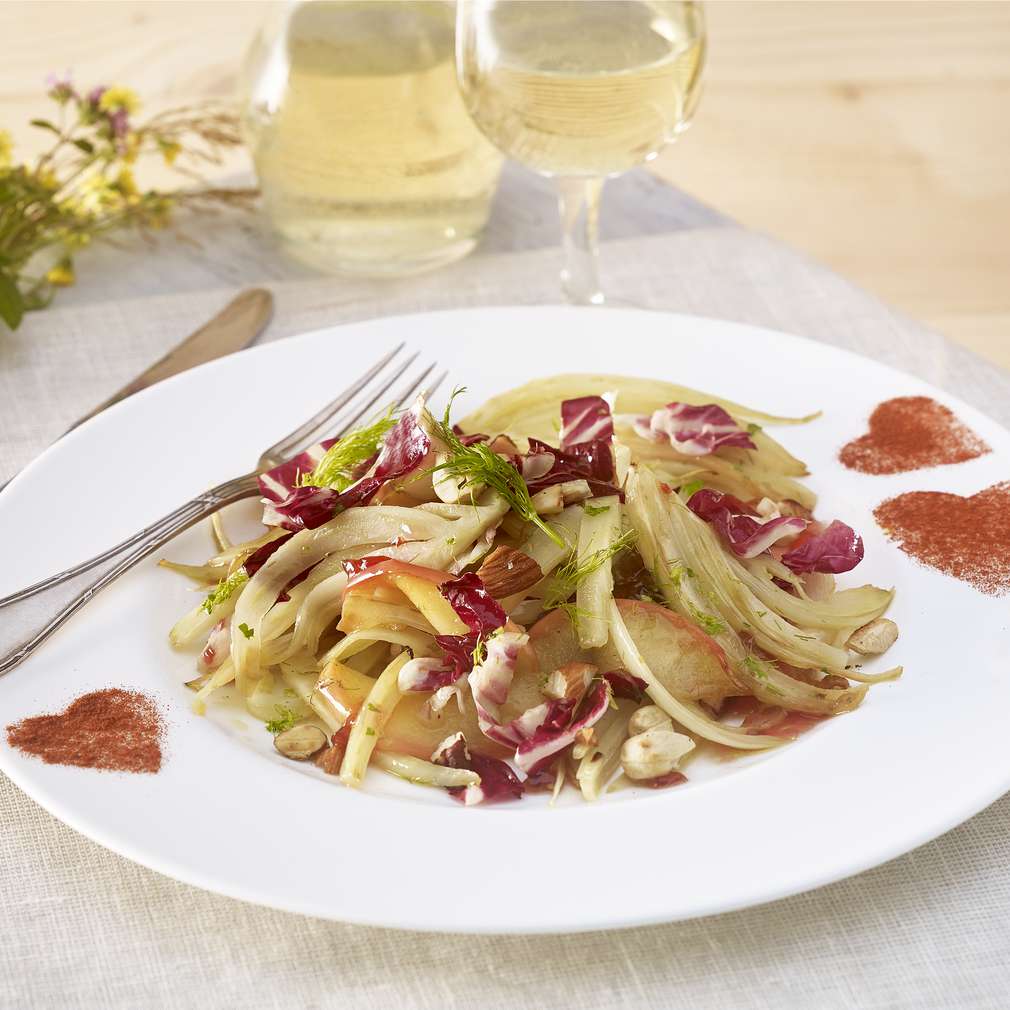 Abbildung des Rezepts Radicchio-Fenchel-Salat mit Apfelspalten Abbildung des Rezepts Radicchio-Fenchel-Salat mit Apfelspalten