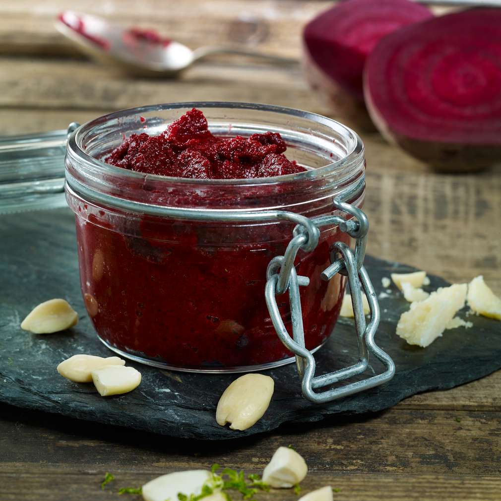 Abbildung des Rezepts Rote-Bete-Limetten-Pesto Abbildung des Rezepts Rote-Bete-Limetten-Pesto