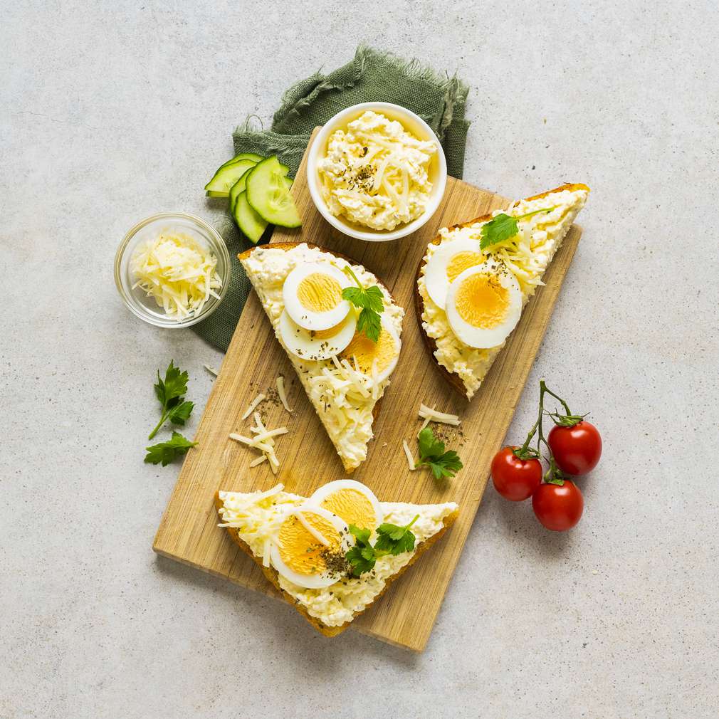 Zobrazit Vajíčkové tousty s vajíčkovo-sýrovou pomazánkou receptů