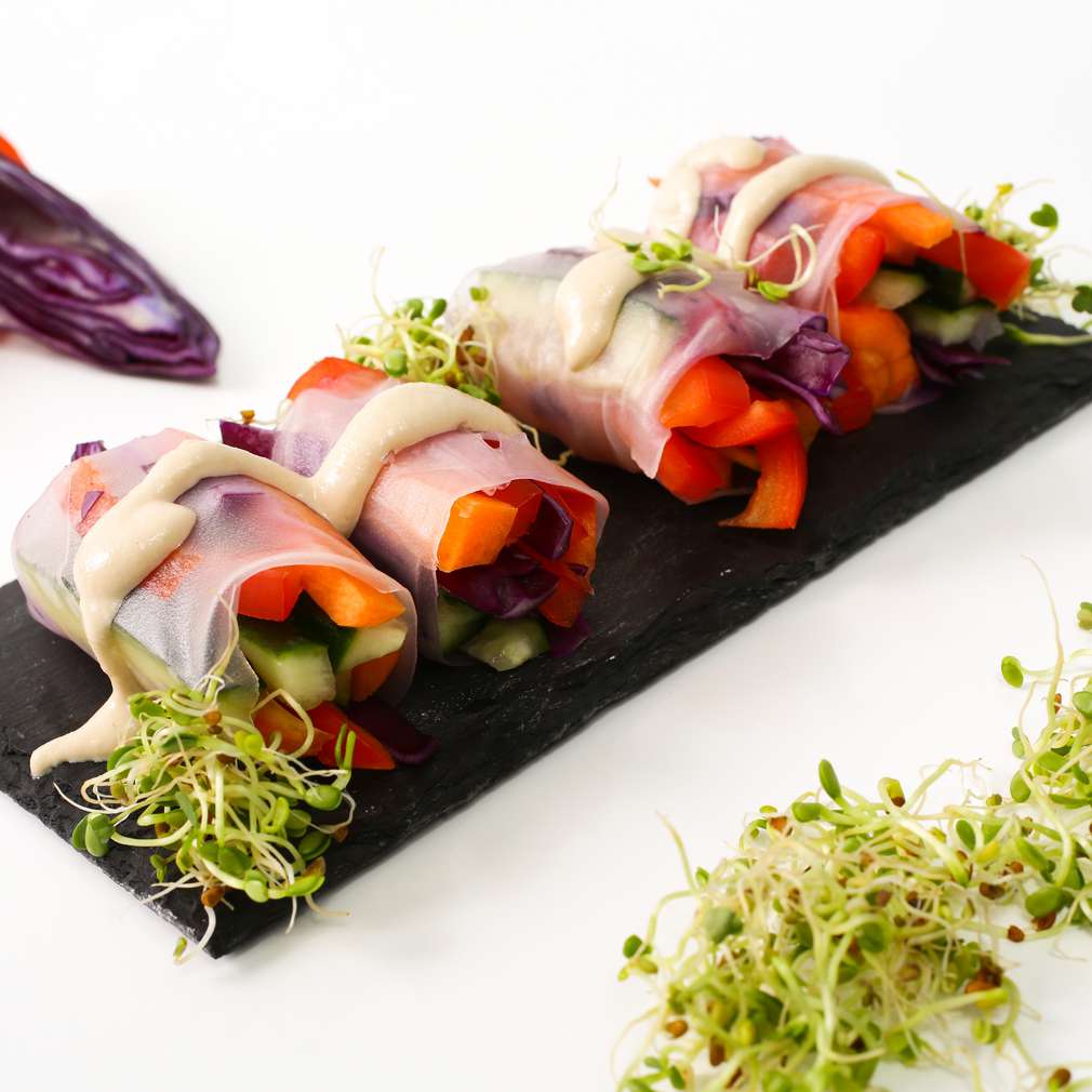Pachețele de primăvară raw vegan Pachețele de primăvară raw vegan