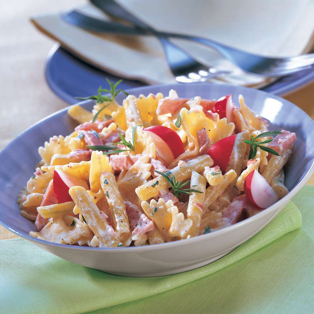Salată de farfalle cu fasole galbenă Salată de farfalle cu fasole galbenă